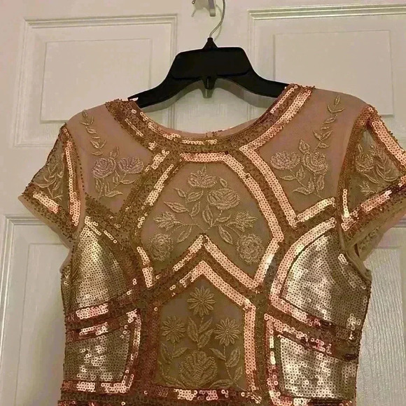 Lulu’s bronze and cream cap sleeve dress - Picture 2 of 7